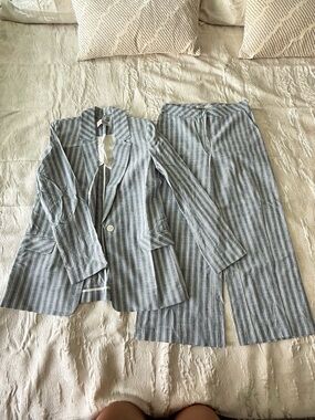 Perspective White Blazer with Spare Button